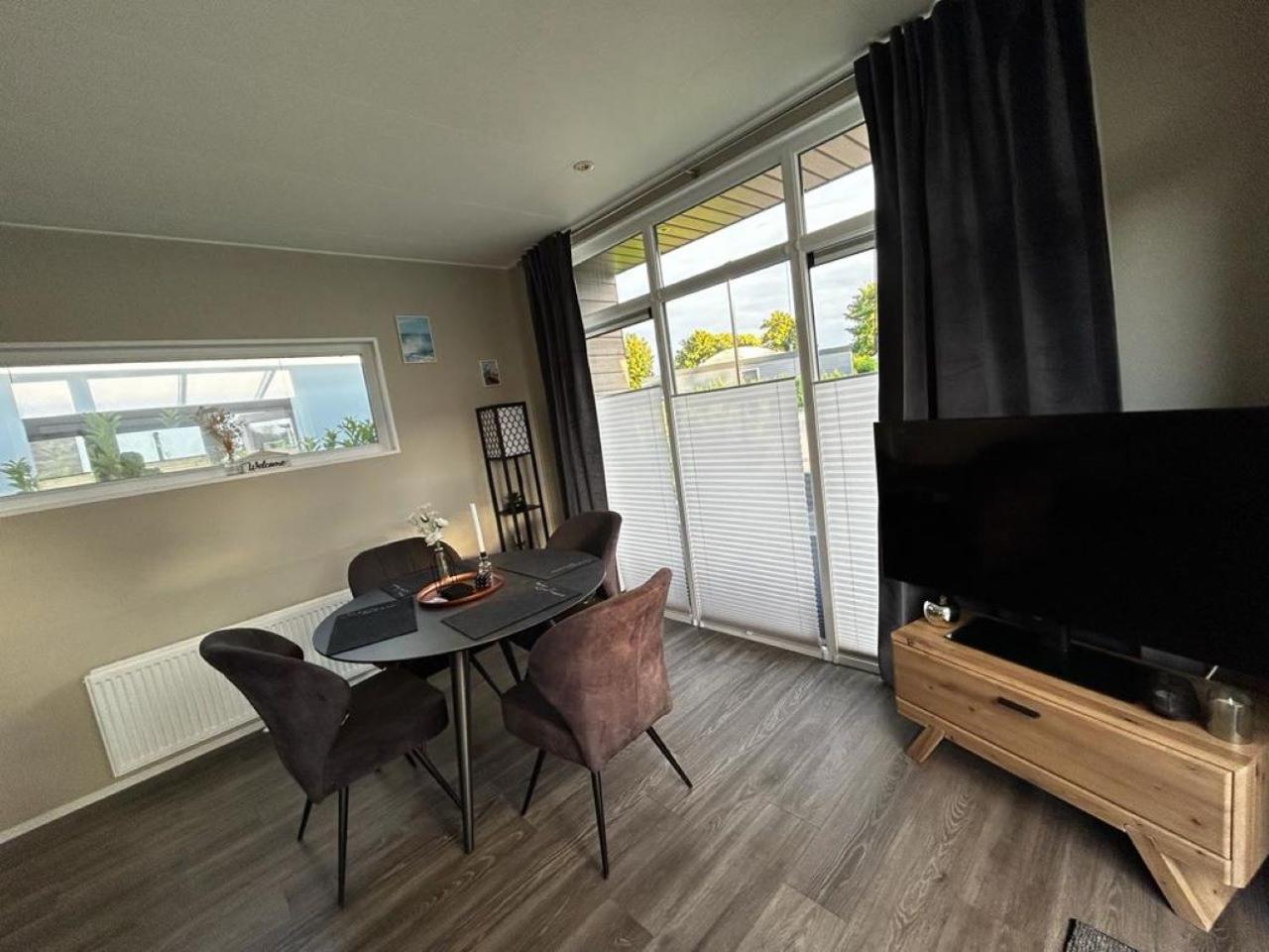 Ferienhaus / Chalet / Bungalow Am See, Holland, Niederlande, Lathum ภายนอก รูปภาพ